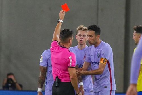 De Jong và HLV Koeman ăn thẻ đỏ, Barca hòa thất vọng
