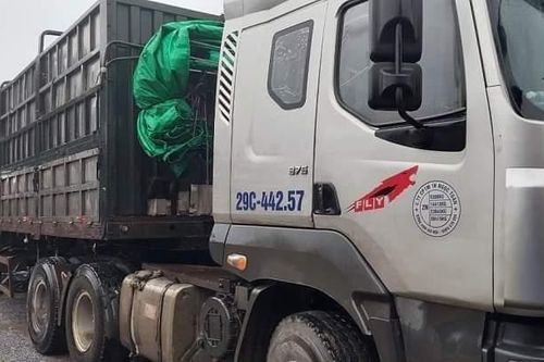 Tạm giữ lái xe đầu kéo 'thông chốt', đâm trung úy CSGT ở Hà Nội