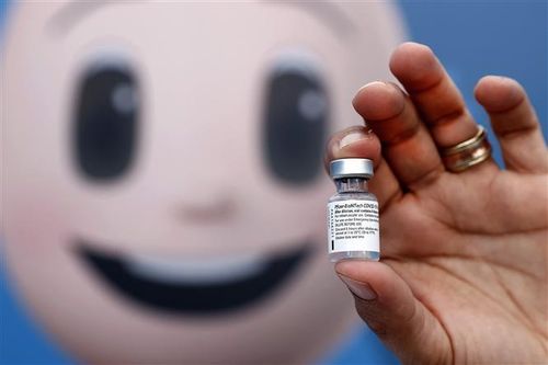 Indonesia nhận vaccine, Israel không để giáo viên chưa tiêm đến trường