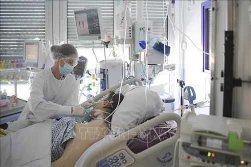 WHO bổ sung liệu pháp 'hỗn hợp kháng thể' trong điều trị COVID-19