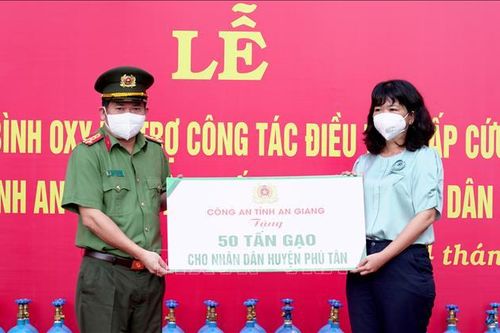 2.000 bình oxy y tế và 50 tấn gạo hỗ trợ An Giang chống dịch