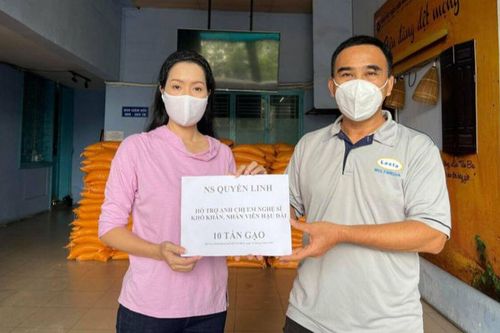 Hết chăm lo cho người dân, MC Quyền Linh tiếp tục giúp đỡ nghệ sĩ nghèo, anh em công nhân sân khấu