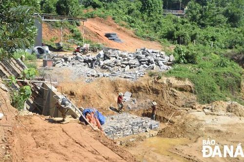 Khẩn trương thi công các công trình kè chống sạt lở
