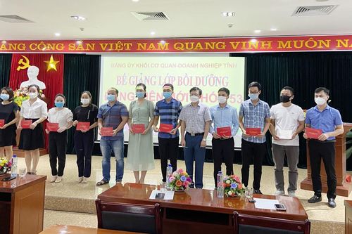 96 đảng viên mới hoàn thành bồi dưỡng lý luận chính trị