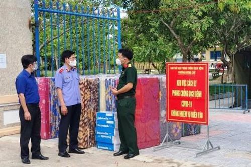Chính trị - Xã hội An sinh xã hội Đoàn Đại biểu Quốc hội tỉnh tặng 70 tấm nệm cho học sinh cách ly y tế tại Hương Chữ