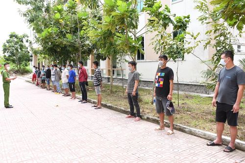 Triệt phá sới bạc, bắt quả tang 17 người liên quan