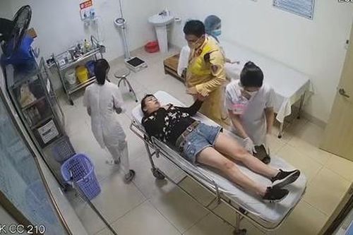 Người phụ nữ vẫy tay trên cao tốc cầu cứu được CSGT kịp thời cứu mạng