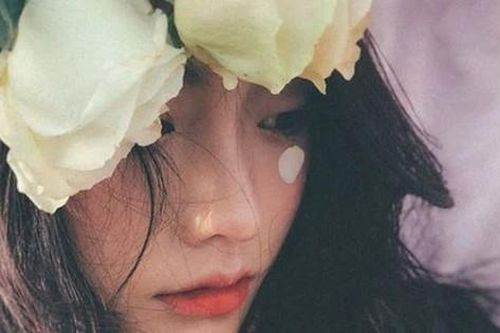 Đêm tân hôn mẹ chồng gõ cửa đòi vàng cưới vì bị lỗ tiền cỗ, tôi không nghe thì bà tuyên bố một câu choáng váng