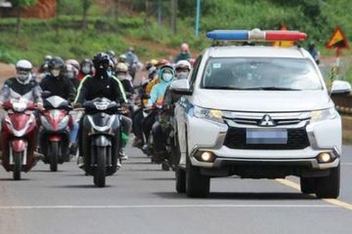 Sóc Trăng đón thêm 80 người tự chạy xe máy về quê