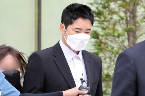 Kang Ji Hwan phải bồi thường 4,5 triệu USD vì scandal