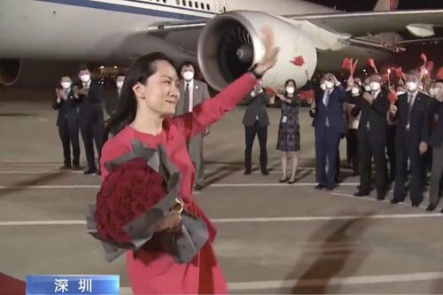 Bà Mạnh Vãn Châu được chào đón như người hùng khi về Trung Quốc