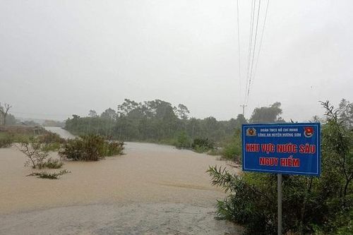 Hà Tĩnh: Mưa lớn gây ngập lụt, chia cắt nhiều tuyến đường tại huyện Hương Sơn