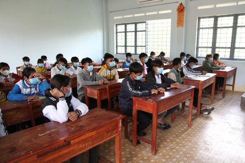 Học sinh 'mất' chế độ bán trú, giáo viên lo lắng giữ trò