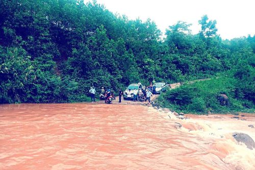 Mưa lớn gây chia cắt nhiều địa phương ở Quảng Bình