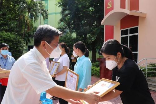 Tri ân 102 tình nguyện viên tôn giáo tham gia hoạt động cứu chữa bệnh nhân COVID-19