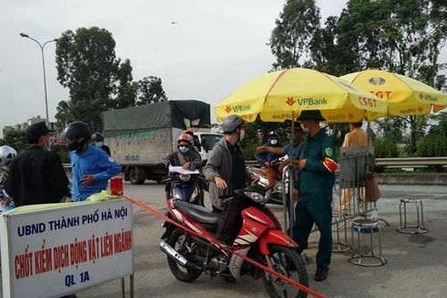 Hà Nội: Trong 24 giờ, gần 26.000 lượt người qua chốt kiểm soát dịch Covid-19