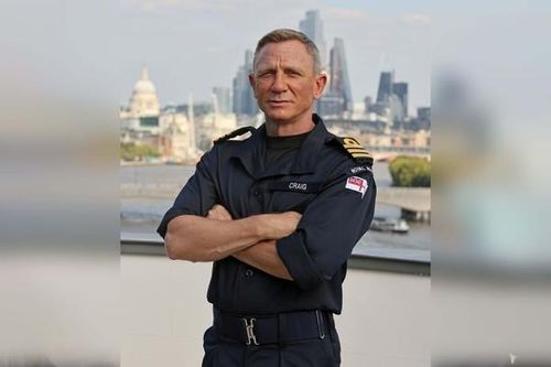 Điệp viên 007 Daniel Craig trở thành sĩ quan hải quân hoàng gia Anh
