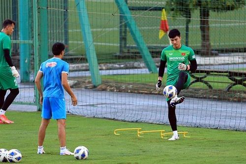 Văn Lâm chấn thương, Văn Hoàng nói về khả năng cạnh tranh với Tấn Trường
