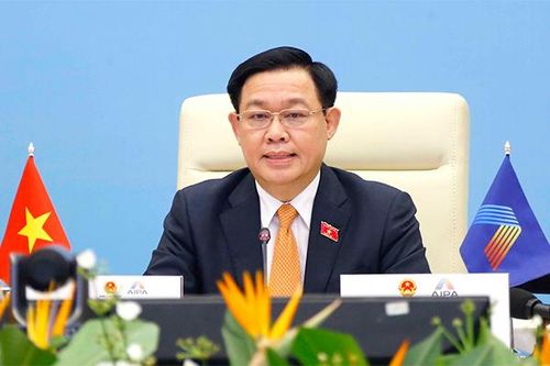 Chủ tịch Quốc hội chủ trì tham vấn chuyên gia về kinh tế- xã hội