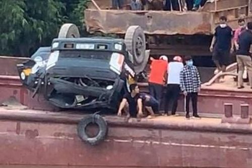 Điều tra bến thủy hoạt động trái phép, hất xe tải xuống sông khiến tài xế tử vong
