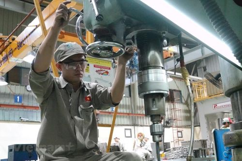 Bộ Công Thương: Tiếp sức để doanh nghiệp 'vượt bão' COVID-19
