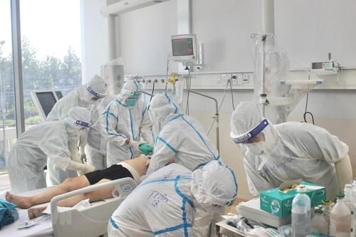 Bổ sung COVID-19 là bệnh nghề nghiệp: Cần mở rộng đối tượng hưởng