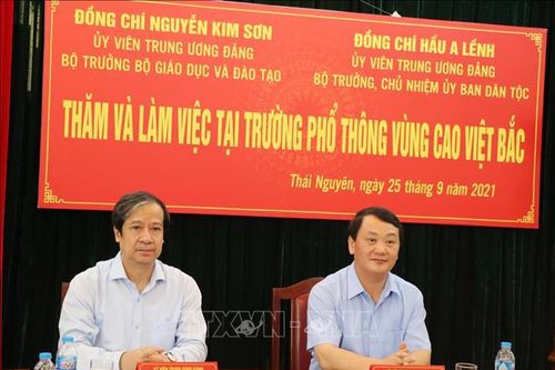 Đoàn công tác Bộ GD-ĐT, Ủy ban Dân tộc làm việc tại Trường PT Vùng cao Việt Bắc