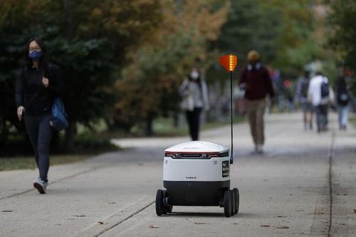 Robot đi siêu thị hộ - Cứu tinh của những người cách ly vì COVID-19