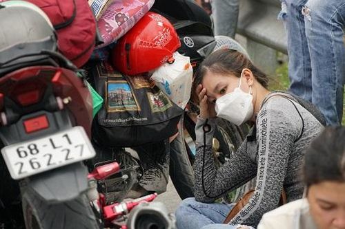 Người dân từ Long An, TP Hồ Chí Minh tự ý về quê bị chặn ngay cửa ngõ Hậu Giang
