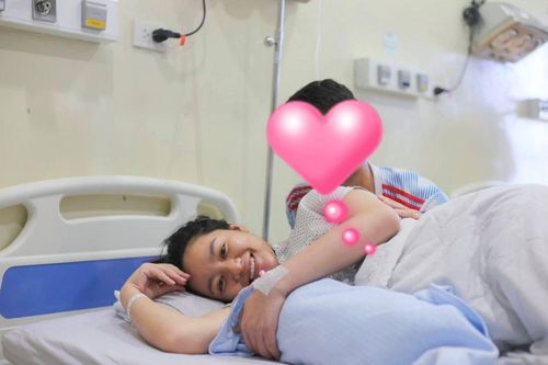 Một tuyển thủ Việt Nam hạnh phúc chào đón con gái đầu lòng