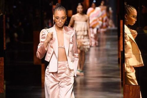 BST Xuân Hè 2022 của Fendi: Một ngày của người phụ nữ hậu đại dịch
