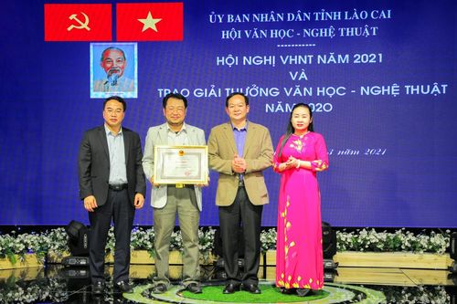 Góp phần xây dựng, phát triển văn hóa, con người Lào Cai