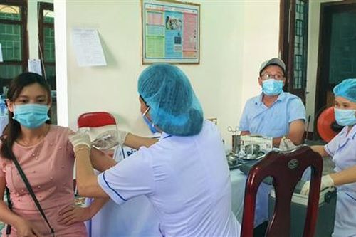 Chưa triển khai đợt tiêm chủng thứ 7 vì vắc xin thiếu giấy xuất xưởng