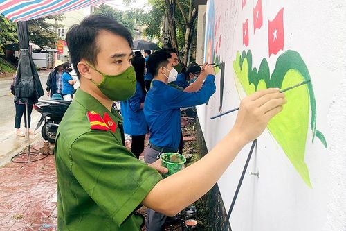 Triển khai mô hình 'Cột điện nở hoa', 'Con đường bích họa'