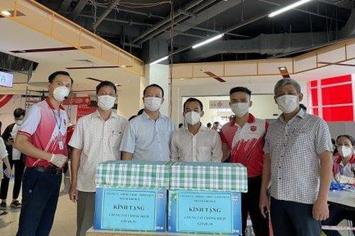 Chính trị - Xã hội Theo dòng thời sự Thăm và tặng quà lực lượng hỗ trợ cấp thẻ quét mã QR