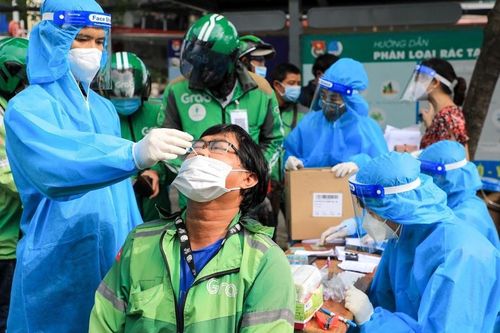 Hơn 51.000 shipper tại TP.HCM đã tự thực hiện test Covid-19