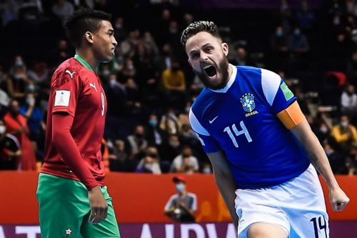 Cú đá phạt định đoạt trận futsal Brazil - Morocco