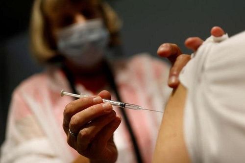 Pháp cam kết tăng gấp đôi viện trợ vaccine Covid-19 cho các nước nghèo