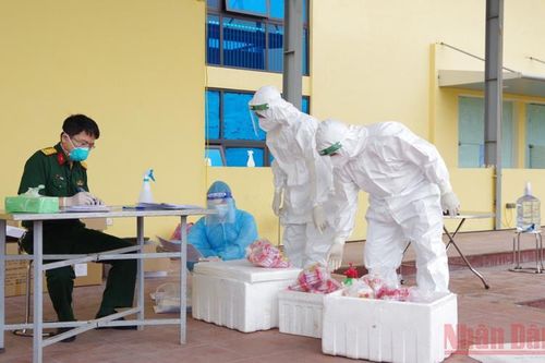 Đoàn y, bác sĩ Cục Quân y và Học viện Quân y hỗ trợ tỉnh Hà Nam