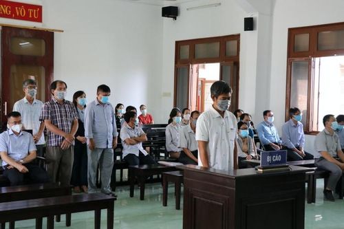 Phạt tù 17 cán bộ trong vụ lộ đề thi công chức tại Phú Yên