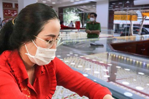 Khởi tố nữ nhân viên trộm hàng nghìn nhẫn vàng ở Bình Phước
