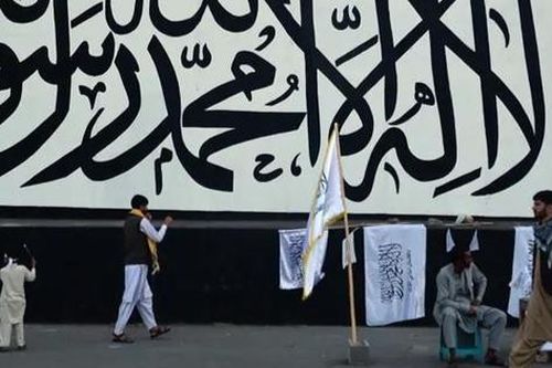 Kinh hoàng thi thể tội phạm bắt cóc bị Taliban treo giữa quảng trường làm 'bài học'