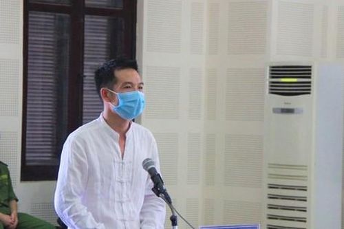 Ghen tuông hậu ly hôn, chồng cũ bị người tình mới đâm trọng thương