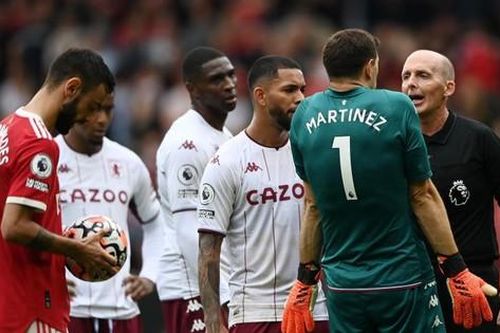 Thủ môn Aston Villa chơi đòn tâm lý khiến sao M.U đá hỏng penalty