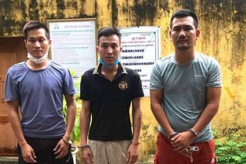 Vác dao hỗn chiến bất chấp yêu cầu giải tán của công an