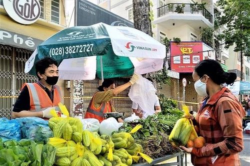 Bộ Y tế ra quy định 'Sống chung với dịch', DN lập tức phản hồi