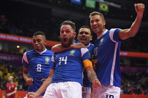 Brazil chật vật giành vé bán kết World Cup Futsal 2021