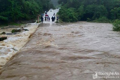 Nghệ An: 1 người mất tích, hàng trăm ngôi nhà bị ngập do mưa lớn