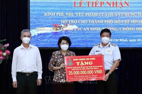 Quân chủng Hải quân ủng hộ tài chính, lương thực cho công tác phòng, chống dịch