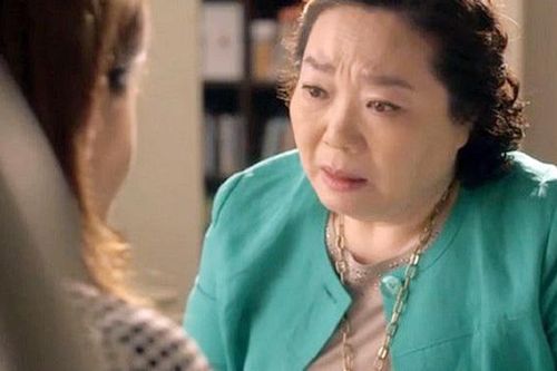 Mẹ chồng khổ tâm khi bị con dâu tố ích kỷ, khư khư 'ôm' tiền